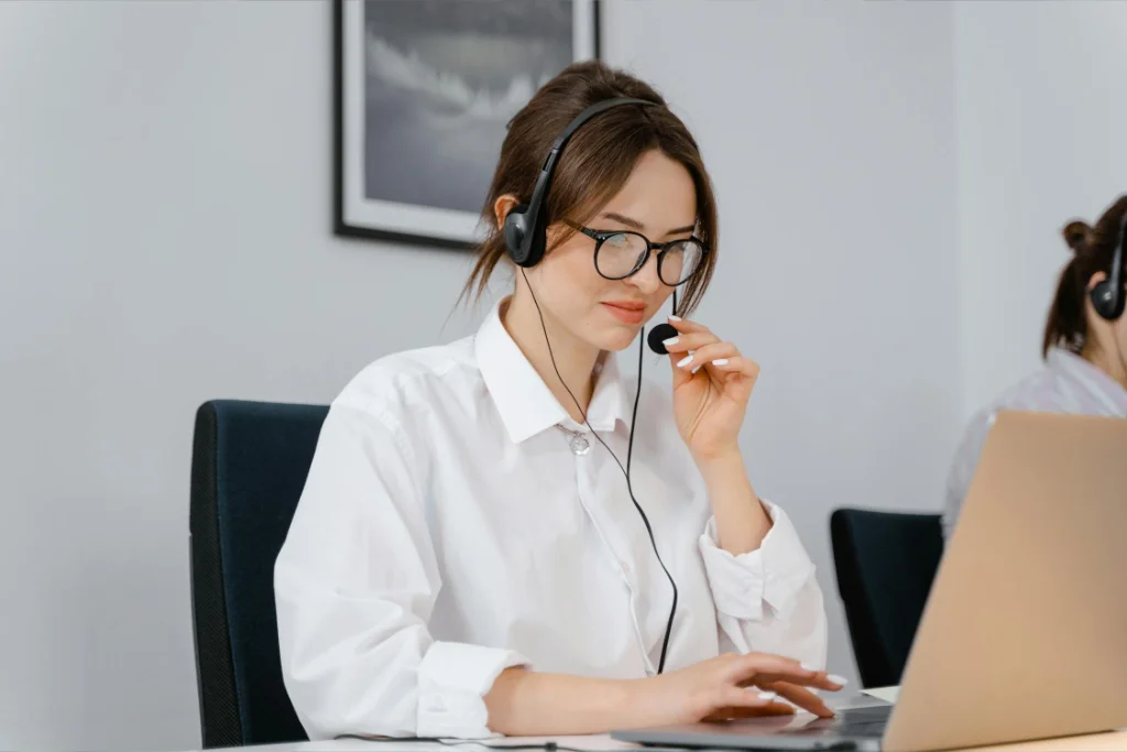 Online Marketing Kurse – Schulungsbild von Morqelavintrmz